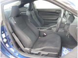 お車選びをお楽しみ頂けるよう、在庫車の展示スペースを十分に確保しております。