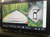 【パノラミックビューモニター】専用のカメラにより、上から見下ろしたような視点で360度クルマの周囲を確認することができます☆死角部分も確認しやすく、狭い場所での切り返しや駐車もスムーズに行えます。
