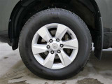 タイヤサイズは235/65R17になります。アルミホイールです。