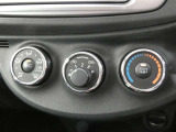 マニュアルエアコン装着です。夏は、快適に、冬でも車内の曇りを取ってくれるので安全です。