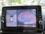 上空から見下ろしているかのように駐車できるアラウンドビューモニター。車庫入れや縦列駐車に役立ちます。