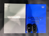 スマートキーは鍵をバッグに入れたままでもドアロックの開閉やエンジンのON・OFFができます。夜間や雨の日も鍵を探さなくて良いので便利です。