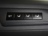 運転席のパワーシートは3名様分までメモリー機能付きです。