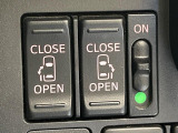 【両側スライドドア】駐車場で隣の車との間隔が狭く乗りにくい時、スライドドアなら安心!ドアオープン時も幅を取らず、開口部が広いので乗り降りがとっても簡単です。大きな荷物の出し入れも後席から可能♪