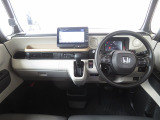 シンプルながら機能性溢れるインパネ廻りです♪視界性も良く運転しやすいです♪各操作スイッチ類なども使いやすい位置に配置されています♪