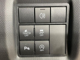 【スマートアシスト】走行中に前方の車両等を認識し、衝突しそうな時は警報とブレーキで衝突回避と被害軽減をアシスト。より安全にドライブをお楽しみいただけます。