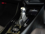電動パーキングブレーキ・ブレーキホールドを装備してます。ホールド機能は信号待ちが多い一般道で疲労軽減になり、大好評です!