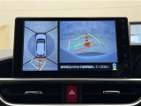 真上から見下ろしたような視点で車とその周囲を確認出来る画面と、車両後方を映し出すバックモニター画面の2つを表示してくれます。