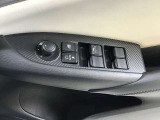 パワーウィンドウやドアミラーのスイッチ等は運転席右側へ集中してます