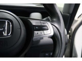 Hondaセンシングの機能のひとつ、アダプティブクルーズコントロール付!アクセルから足を離しても設定したスピードと前車との車間を保ち走行してくれます!車線維持もアシスト☆高速道路で疲労軽減ですね☆