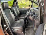 運転席シート廻りは使用感も少なく、良好な状態となっています。丁寧に使われていたことがよくわかりますね。