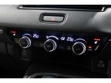 オートエアコン装備♪室内温度を設定すれば自動的に風量の調整をしてくれます♪車内をいつでも快適に保てます♪