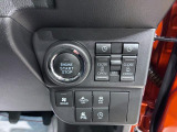ダイハツのお店では、ダイハツ車を知り尽くしたプロフェッショナルが、専用の診断機器を使って各システムを点検しております。