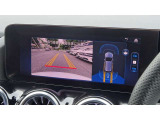 【リバ-ス連動カメラシステム】リバースと連動し、車両後方の映像をディスプレィに表示歪みの少ないカメラにより鮮明な画像で後退の運転操作をサポートします。