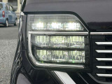 LEDヘッドライトは、点灯の瞬間から最大光量を発揮し、突然暗くなるトンネルなどでの安定感を高めます。