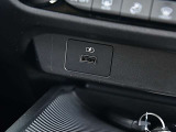 スマホの充電等に便利なUSBのソケットが付いています。