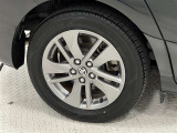 タイヤサイズは185/60R15!純正アルミホイール!残り溝は6ミリ程度です!