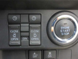 運転席からもスイッチ1つでリヤドアを開閉する事ができます。
