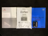 スマートキーは鍵をバッグに入れたままでもドアロックの開閉やエンジンのON・OFFができます。夜間や雨の日も鍵を探さなくて良いので便利です。