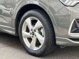 18インチ純正アルミホイール装備 全車両に標準装備の純正アルミホイールは、純正ならではのバランスの良いデザインと、走行安定性をお楽しみ頂けます。