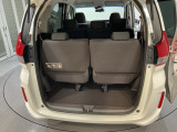 3列めを使用した場合の荷室です。