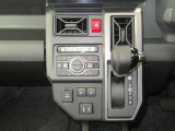 オートエアコンで暑い夏も寒い冬も快適な車内で運転出来ます。運転席・助手席シートヒーター付。冬場でも心地良く運転出来ます。