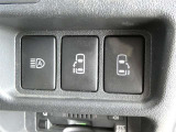 電動スライドドアのスイッチで車内からもスライドドアの開閉ができます。イージークローザー機能で半ドアになることも防止してくれます。