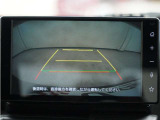 バックカメラ搭載です!車庫入れが苦手な人はもちろん、車両感覚に自信がある人にもお勧めです!見えない箇所が見えるようになるので、低い障害物や隠れてしまっている子供の存在等にも気付く事が出来ます。