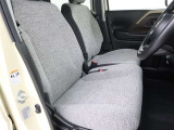 <運転席>まるで自宅に居るようにリラックスできる運転席です。外の喧騒を忘れさせてくれますね。見やすいメーターと操作しやすいスイッチ類もいいですね.