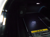 置くだけでワイヤレスで充電可能です。