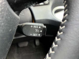 クルーズコントロールは、設定した車速を上限に前車との車間距離を保つよう追従走行。ドライバーの負担を軽減するとともに、軽快な走行を提供します。
