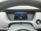 デジタル表示で見やすいメーターパネルです