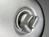 【ワイヤレスキー】・・・ ドアの施錠・開錠をリモートコントロールで行うことができます。ハザードの点灯の回数で確認ができるアンサーバック機能付きです。