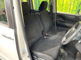 運転席シート廻りは使用感も少なく、良好な状態となっています。前オーナー様が丁寧に使っていたことがよくわかりますね。