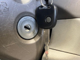 【キーレス】少し離れた場所からでもボタン一つでドアの開錠・施錠ができるのでとっても便利!ドアの鍵穴周りに傷をつけることもありません♪