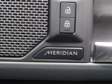 MERIDIANサウンドシステム『英国のオーディオブランドMERIDIANと共同開発された専用サラウンドシステムにより臨場感あふれるサウンドで包み込まれるオーディオ体験が堪能できます。