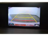 バックモニター付き。車両後方の映像が画面に表示されるので、車庫入れが苦手な人も安心です。ただし、目視確認もお忘れなくお願いいたします。
