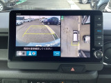 カメラで映した周囲の映像をナビゲーション画面に表示し、ドライバーの死角を減らすことで運転負荷を軽減するマルチビューカメラシステム装備です!