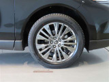 純正のアルミホイール装着車です。タイヤサイズは225/55R19です。