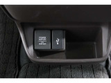 スマートフォンなどの音楽再生が可能なUSB接続ジャック装備車両です♪♪♪