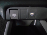 12V電源ソケットを設置しております。周辺機器の充電にご利用頂けます。