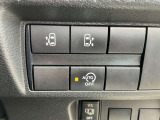 運転席のハンドル右奥側にまとめられたスイッチ群。一目で分かりやすく操作しやすいです。