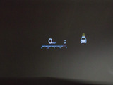 ヘッドアップ・ディスプレイ(HUD)現在のスピードや、前方の車線情報など、運転に必要な情報を、目の前のウインドウガラスに表示する機能です。これにより、目線の移動が少なく済み、安全です。