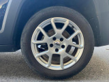 タイヤサイズは215/60R17です。