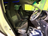 運転席シート廻りは使用感も少なく、良好な状態となっています。丁寧に使われていたことがよくわかりますね。