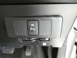 クリアランスソナー付き。ピッピッピとブザーでお知らせ!曲がり角や壁際に駐車する時に便利ですね♪
