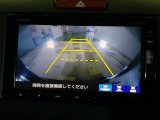 バックカメラの画像です。ガイドラインがスムースな車庫入れをサポートいたします!車庫入れの安心感がアップしますね☆