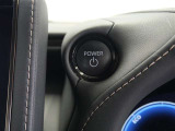 スマートキーをカバンやポケットに携帯するだけでドアやテールゲートを施錠・開錠でき、エンジンも掛けられます。