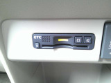 運転席から手の届く位置に ETC付いております。高速道路の料金所もスムーズに通過できますよ♪