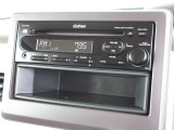 N-BOXに付いているホンダ純正1DINCDチューナーはCDプレーヤー・AM/FMチューナー付です。お好みの音楽を聞きながらのドライブは楽しさ倍増ですね!